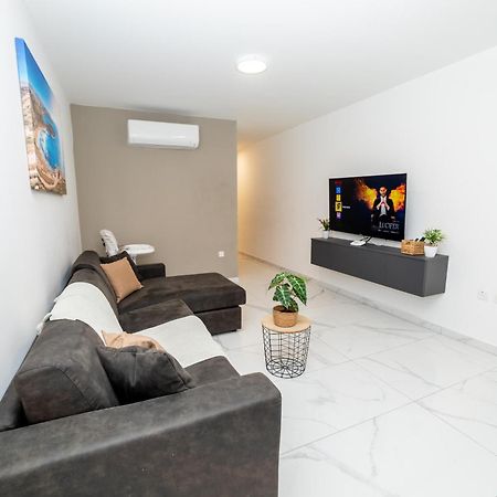 New 3 Bedroom Apartment A1 เซนต์พอลส์เบย์ ภายนอก รูปภาพ